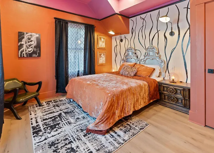 Stylish New -6 Beds- Near Dt & Phx Airport Holiday home