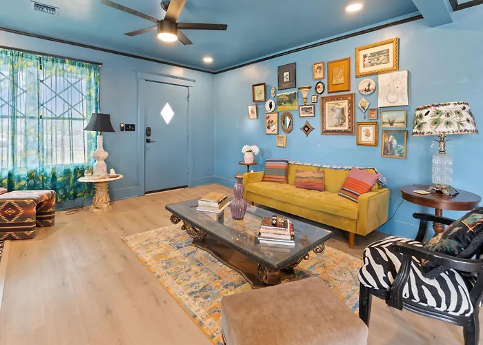 Holiday home Stylish New -6 Beds- Near Dt & Phx Airport