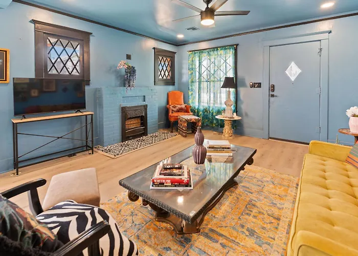 Stylish New -6 Beds- Near Dt & Phx Airport