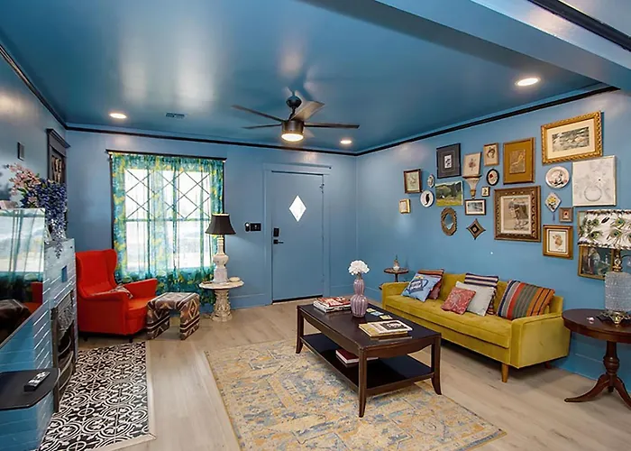 Stylish New -6 Beds- Near Dt & Phx Airport *