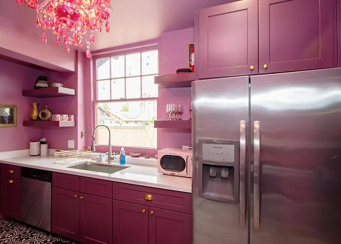 Stylish New -6 Beds- Near Dt & Phx Airport Holiday home *
